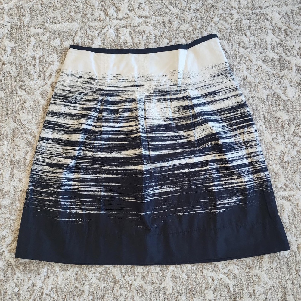 ANN TAYLOR BLACK WHITE SKIRT SIDE ZIPPER CLOSURE SIZE 4P